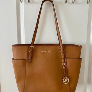 Large Michael Kors Jet Set Travel Large Saffiano Leather